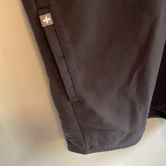 EUC WOMEN’S MEDIUM FIGS RAFAELA SLEEVELESS SCRUBS V-NECK TOP W/POCKETS - Picture 4 of 9